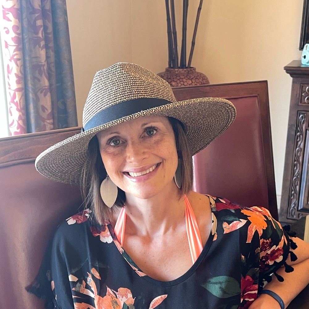 Meet your Posher, Lya